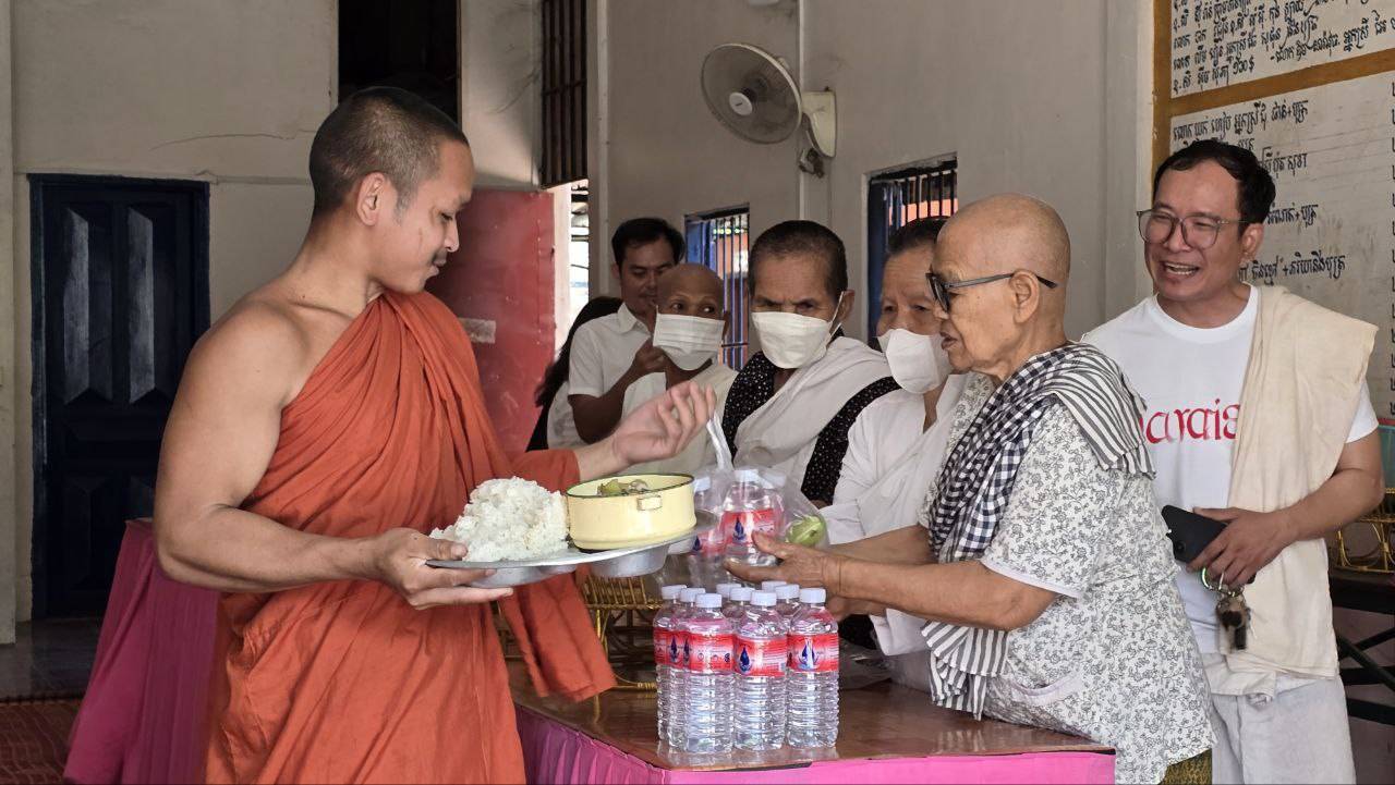 GUESTS JOIN IN CULTURAL ACTIVITIES